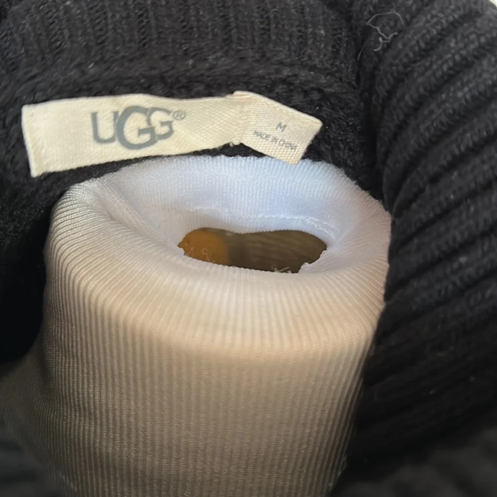 UGG TURTLE SWEATER SIZE M - Picture 6 of 8